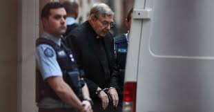 Pell condenado y absuelto de abusos
